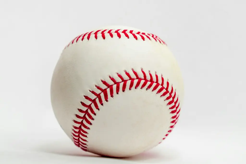 unsplash_FobzAZJGM9M_leather ball.jpg.webp